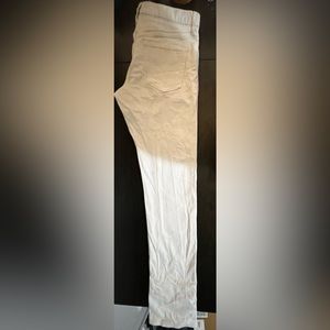 *Never worn* Uniqlo white slim fit jeans 32x34
